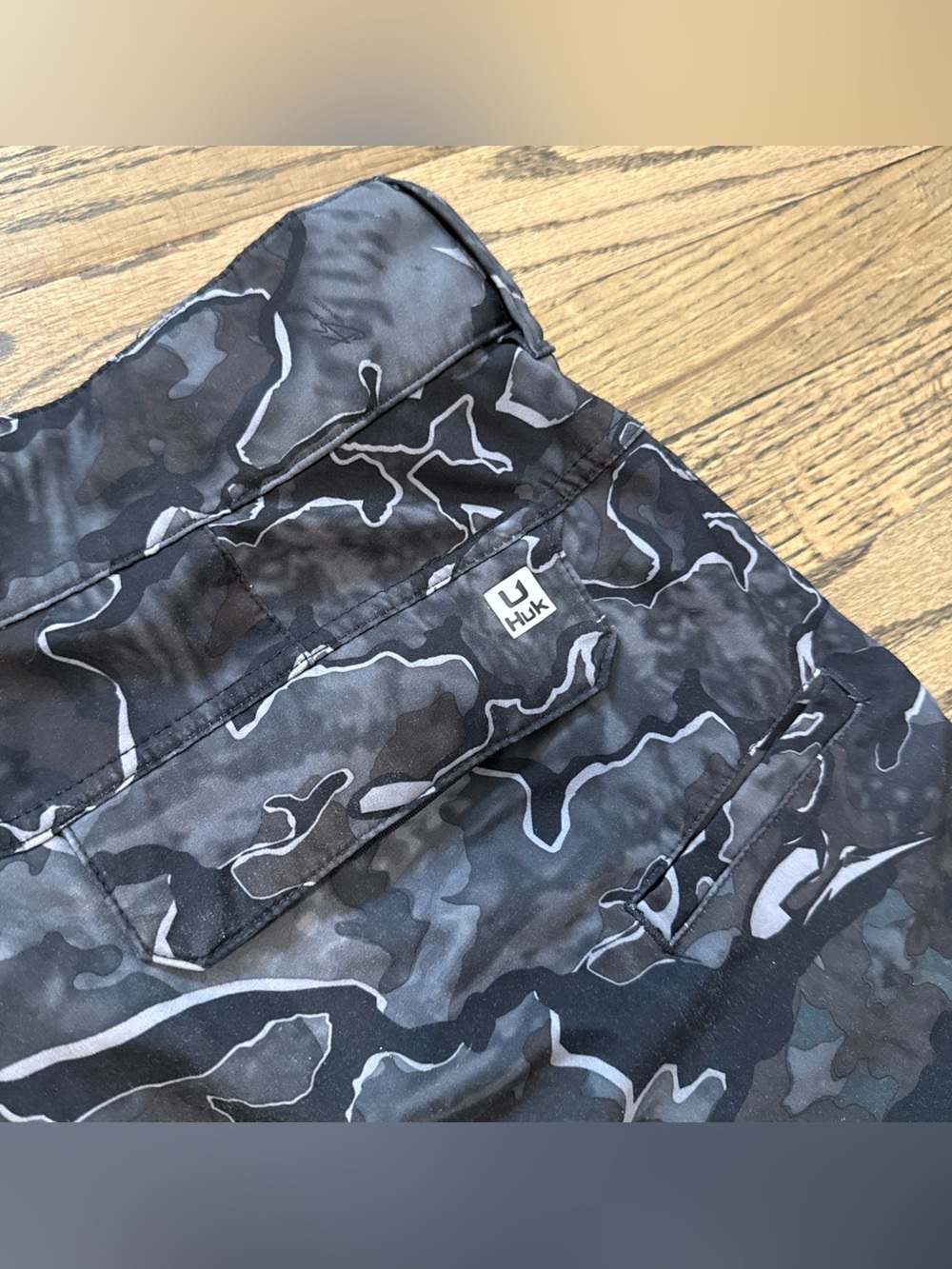 Men’s HUK Low Country Performance Fishing Shorts Black Gray Camo 6” Inseam S - Picture 5 of 6